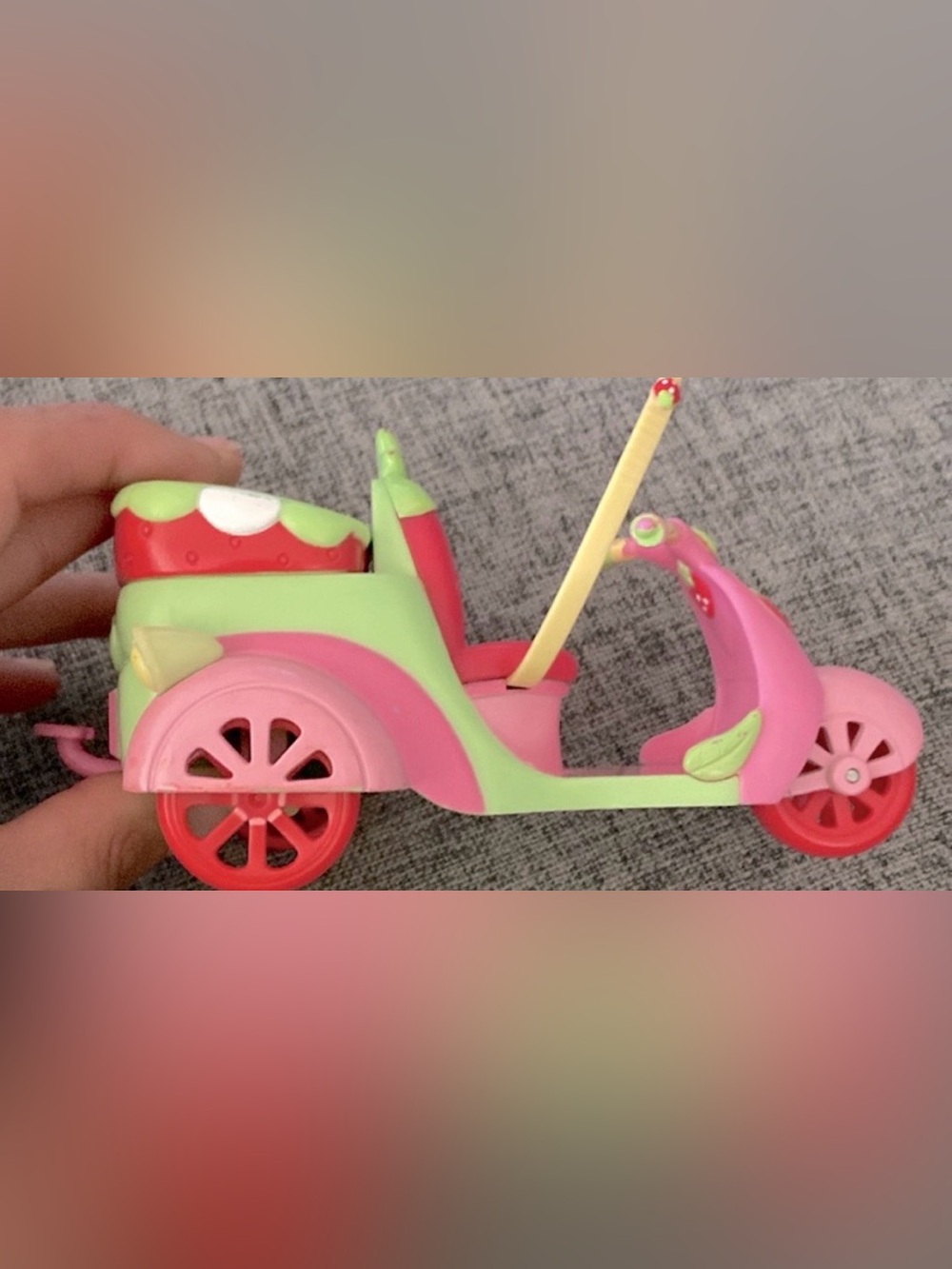 STRAWBERRY SHORTCAKE- VINTAGE SCOOTER